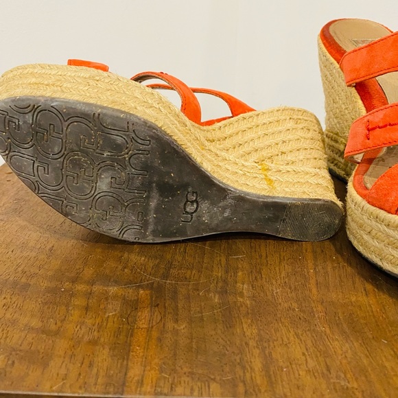 Ugg wedges size 7 - Picture 4 of 4